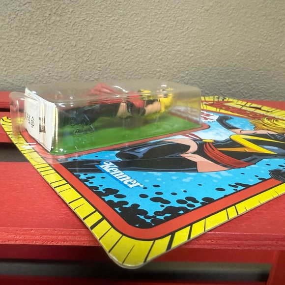 Kenner Marvel Legends Iron Man, Wolverine & Carol Danvers Retro Figures NEW - Picture 13 of 13